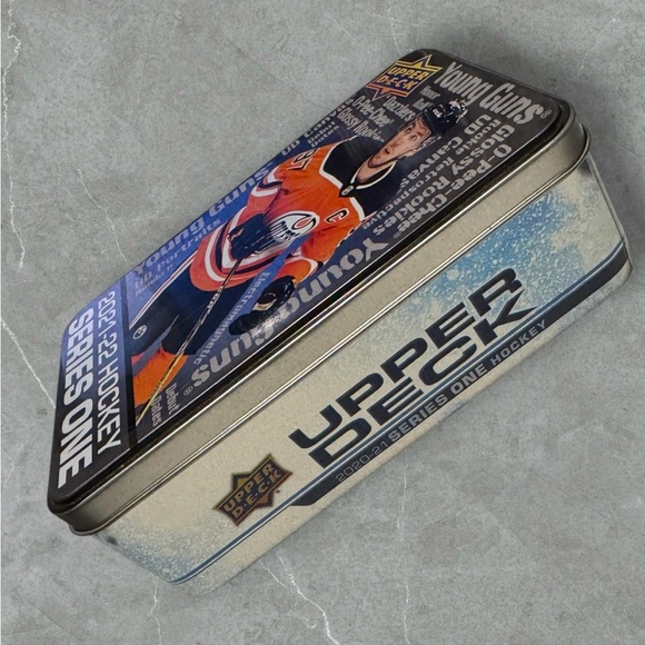 Connor McDavid 2021-22 Collectible Tin - Picture 4 of 12